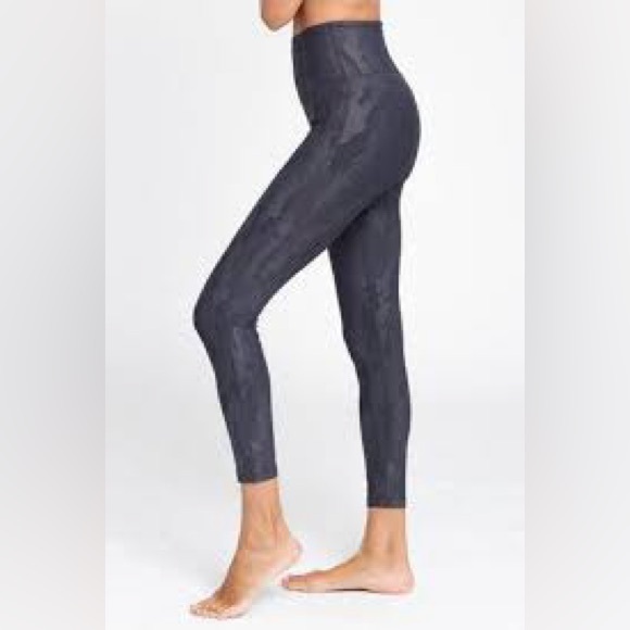 NEW Whisper Motion High Waist Yoga Leggings Camo Activewear Workout Gym Train - Picture 2 of 10